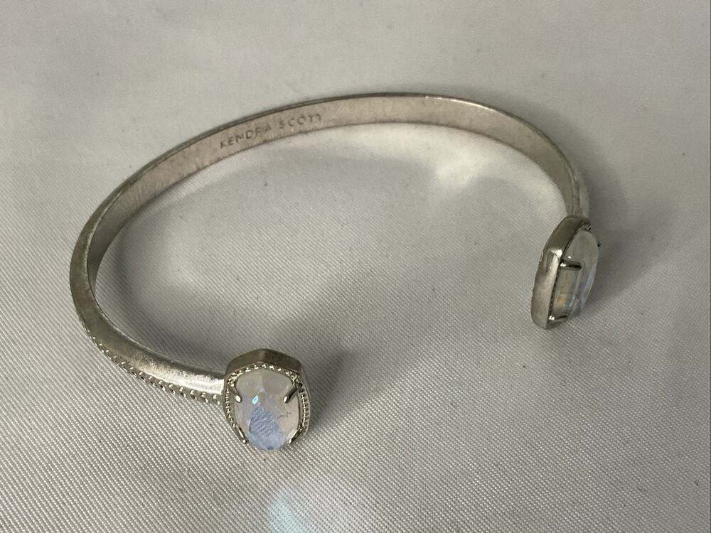 KENDRA SCOTT SILVER TONE IRIDESCENT STONE CUFF BRACELET